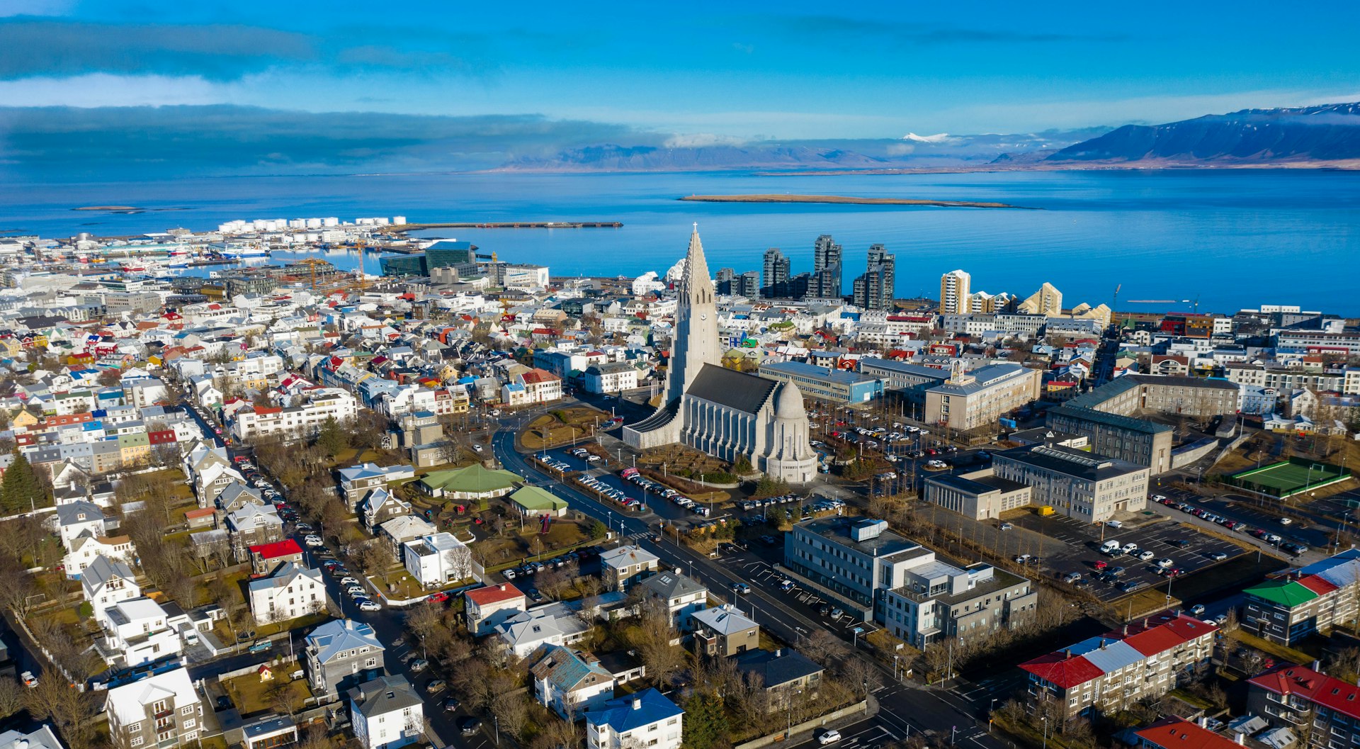 ijsland-reykjavik-hallgrimskirkja Reykjavík met de Hallgrímskirkja
